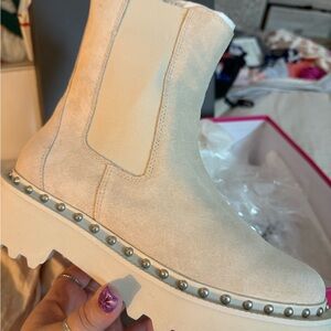 NEW IN BOX VINCE CAMUTO MILKY WHITE VERONA VC-MEENDEY SIZE 8.5